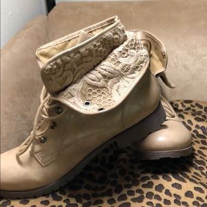 New, Tan Moto boots w/double embroidered lace s 11